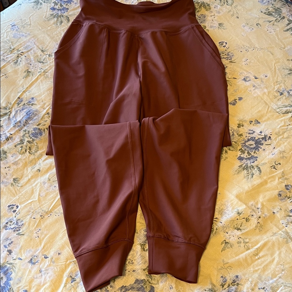 Old Navy Women's High-Waisted Joggers in Rich Brown
